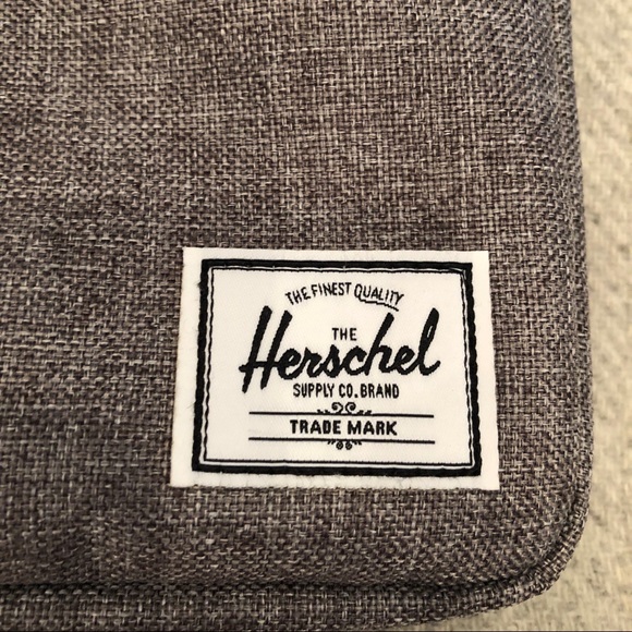NWOT Herschel Supply Co Toiletry Bag - Picture 4 of 5